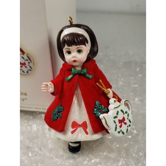 2006 HALLMARK KEEPSAKE MADAME ALEXANDER CHRISTMAS TEA DOLL ORNAMENT SERIES NO 11 - Picture 11 of 16